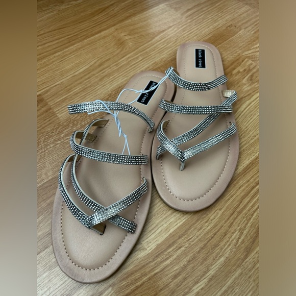 BLACK RIVER Rhinestone strap thong sandals. - Picture 3 of 4